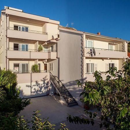 Apartments Irena Тучепи Экстерьер фото