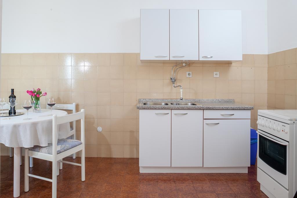 Apartments Irena Тучепи Экстерьер фото